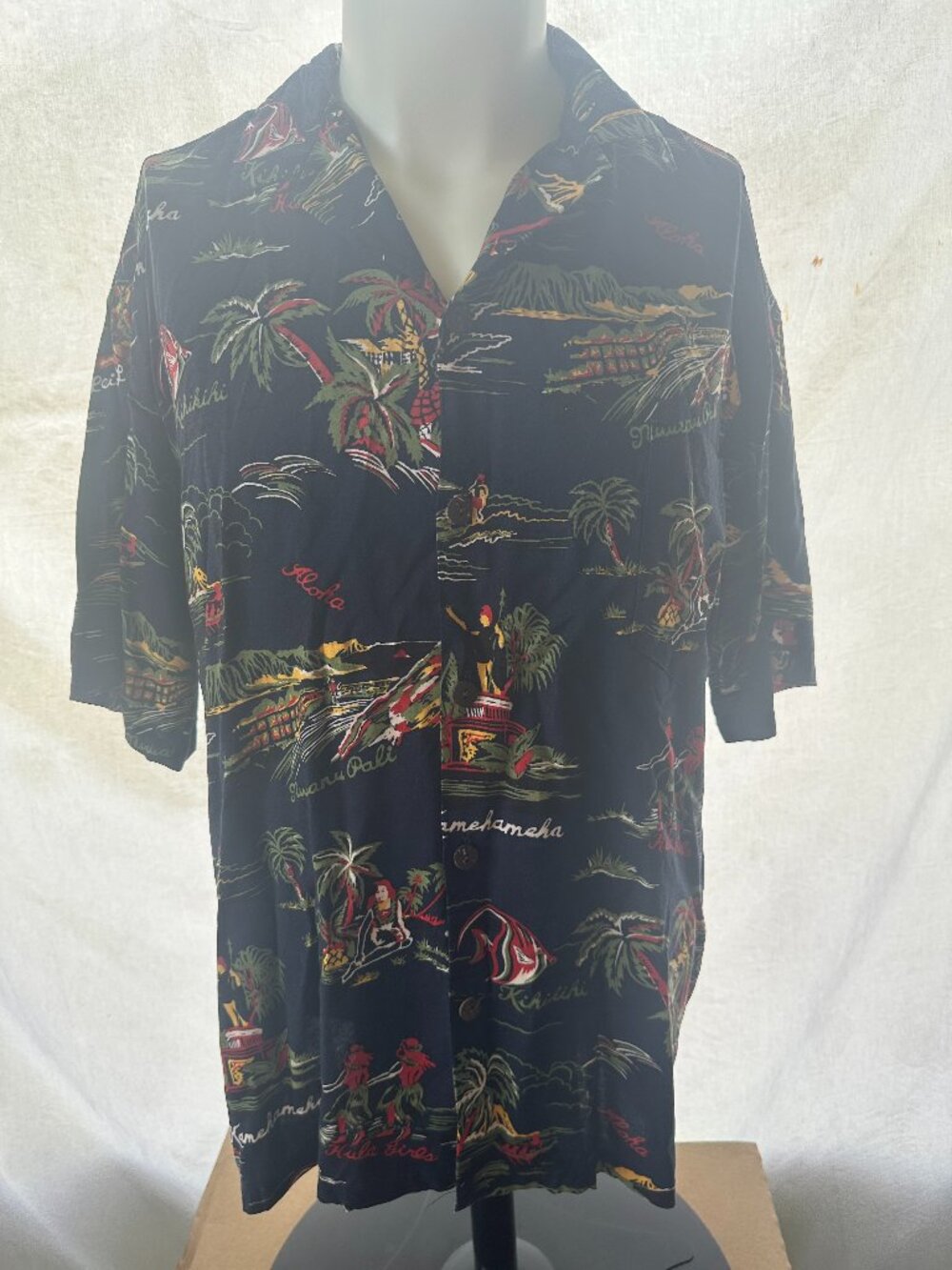 Hilo Hattie Aloha Lei Lady Kihikihi Men's Dark Blue Hawaiian Shirt Large Rayon